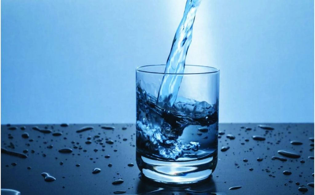 نوشیدن آب برای لاغر شدن تا عید