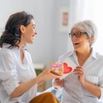 بهترین محصولات آرایشی بهداشتی برای هدثه روز مادر